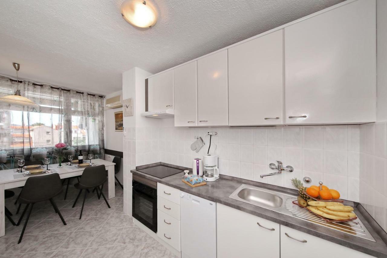 Apartman Lana In City Centre With Garage Zadar Exteriér fotografie