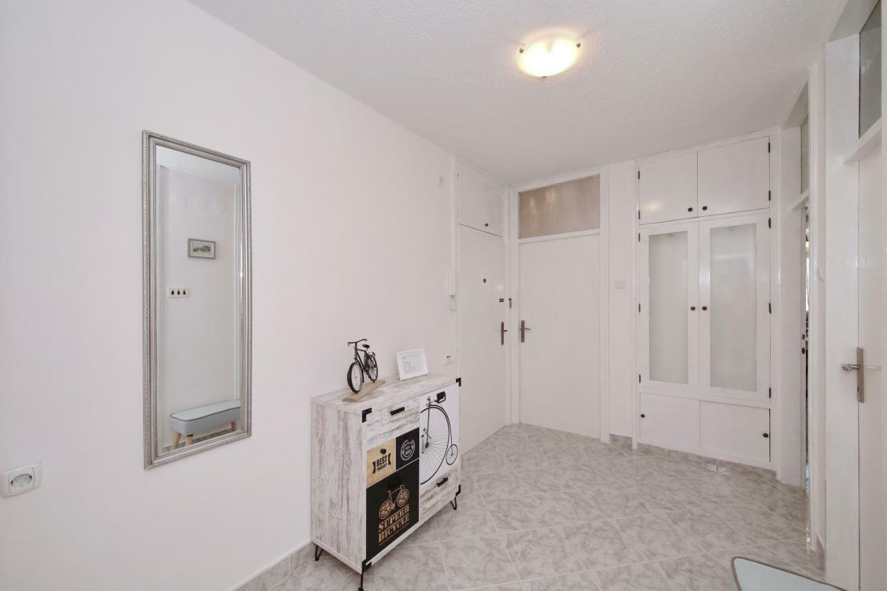 Apartman Lana In City Centre With Garage Zadar Exteriér fotografie
